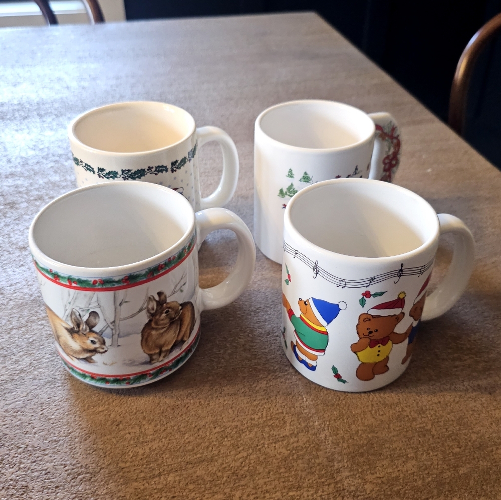 Vintage set for 4 Christmas mug